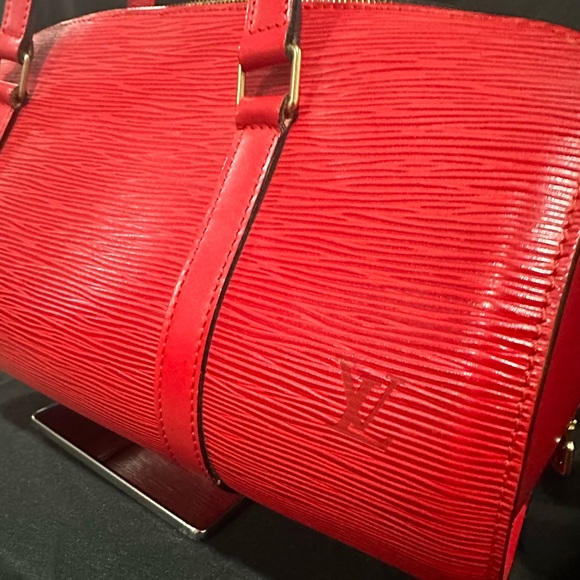 Louis Vuitton Red Epi Shoulder Bag - Pre loved100% authentic - Picture 2 of 12